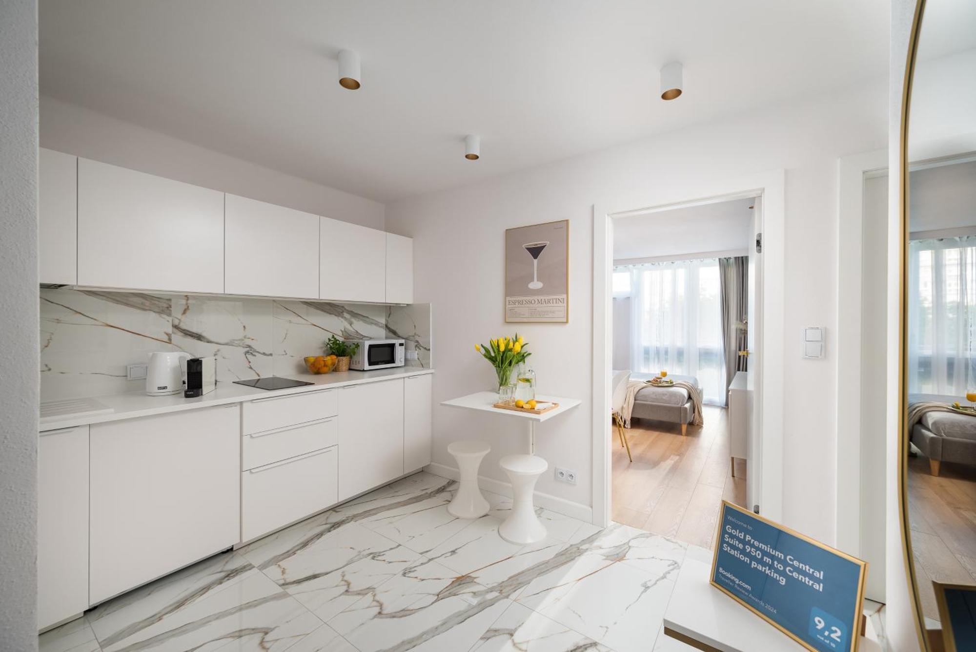 Gold Premium Central Suite 950 M To Central Station Parking Varsovie Extérieur photo